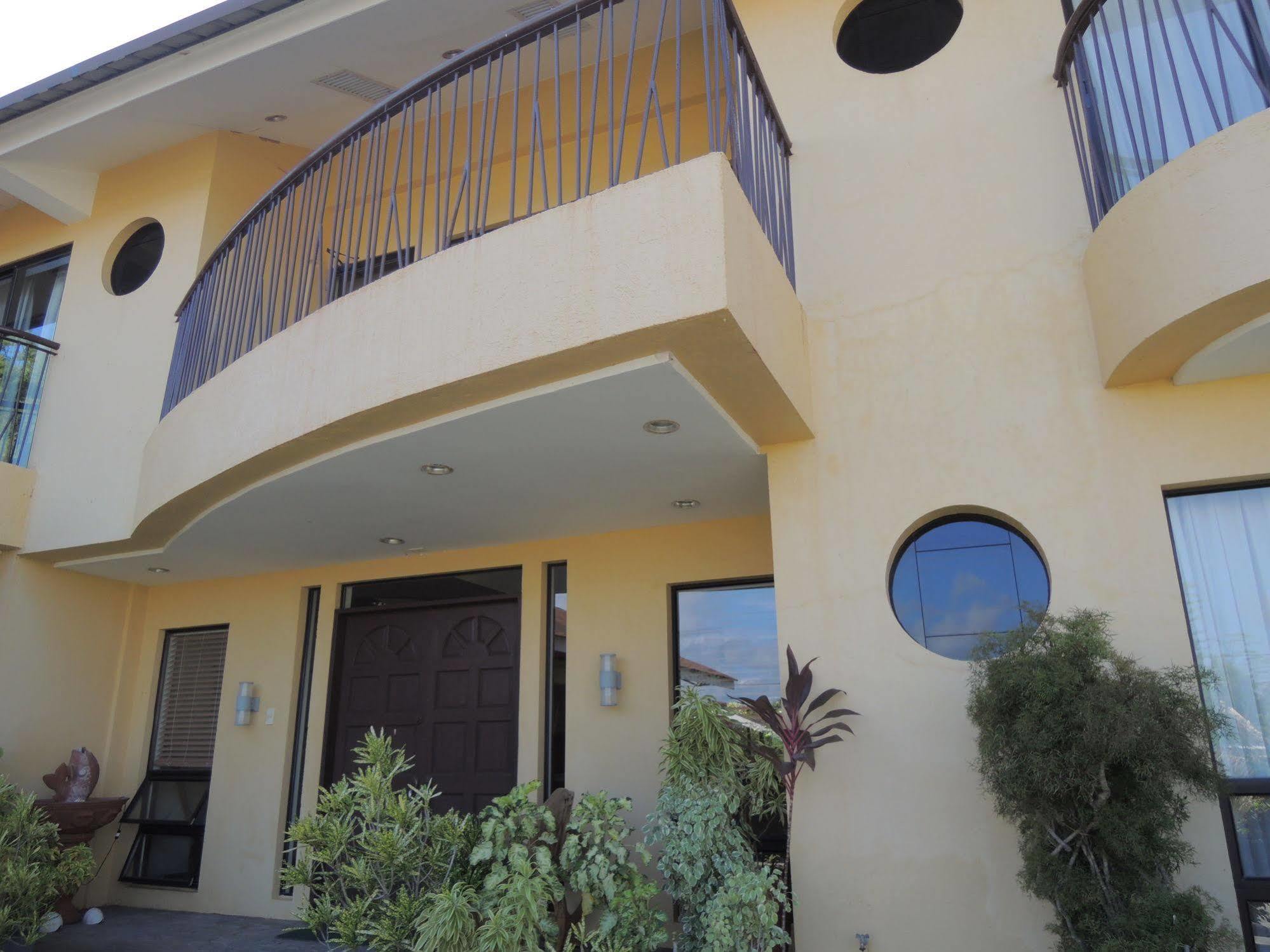 Palms Seaside Inn And Resort Medellin Exterior photo